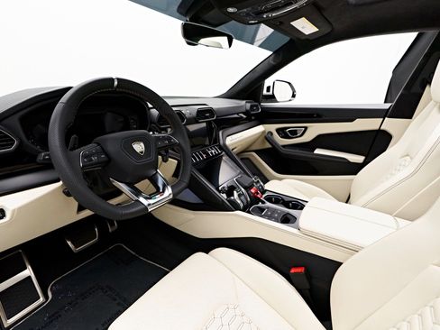 Used 2022 Lamborghini Urus AWD/4WD image 1