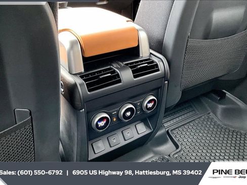 Used 2024 Land Rover Defender 130 X image 24