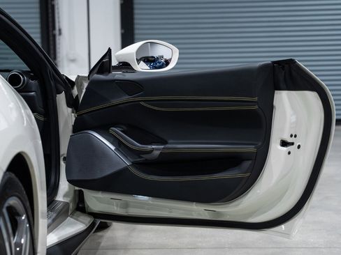 Used 2019 Ferrari Portofino image 36