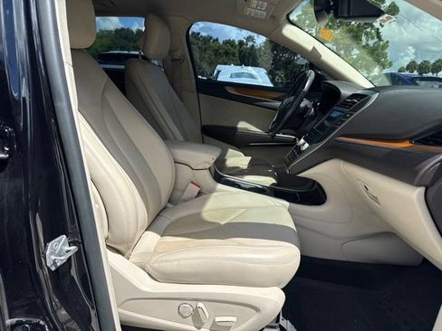 Used 2019 Lincoln MKC Select w/ Select Plus Package AWD/4WD image 9