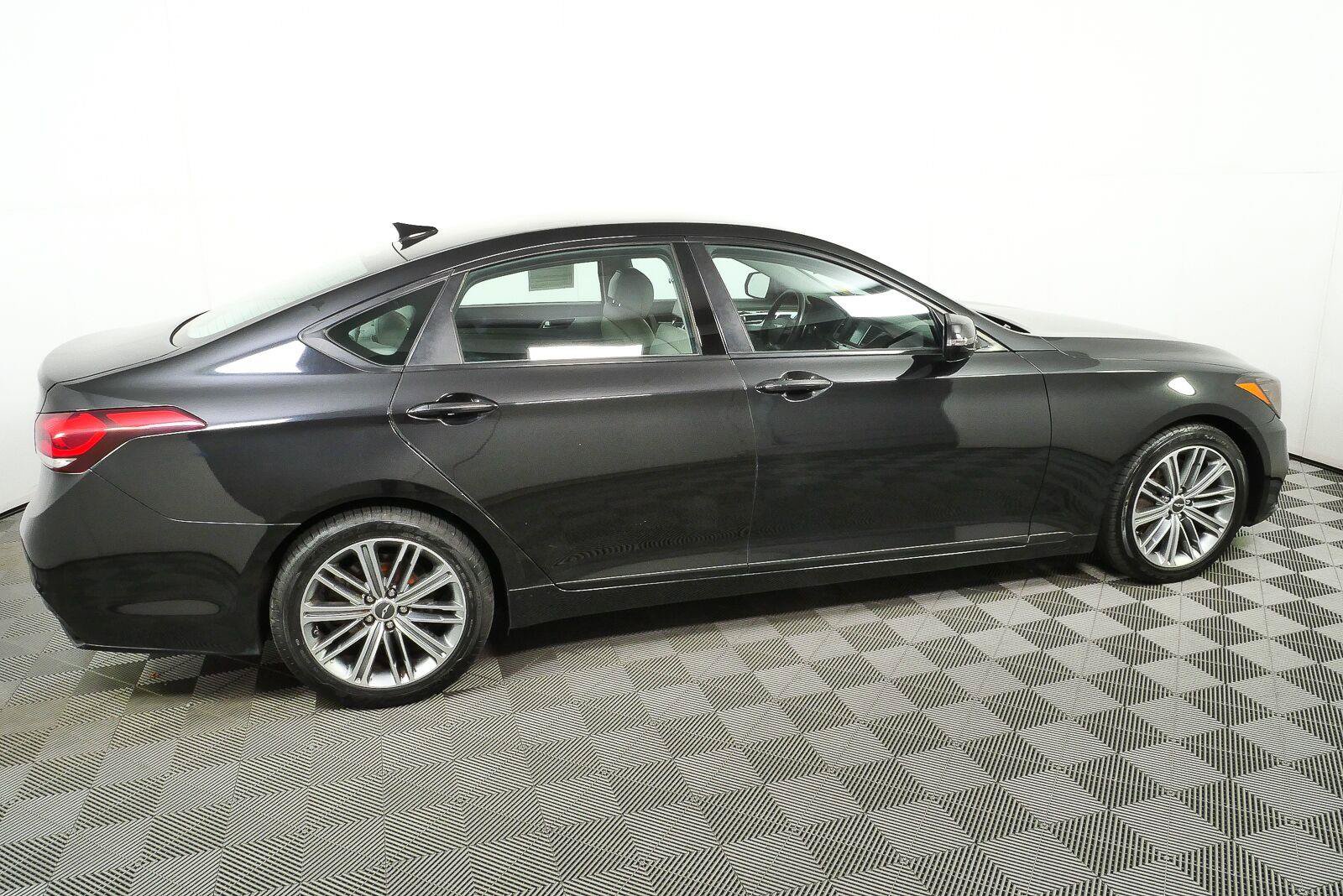 Used 2018 Genesis G80 3.8 RWD image 2