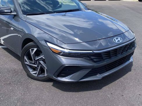 Certified 2025 Hyundai Elantra Sport FWD image 9