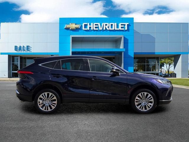Used 2024 Toyota Venza XLE AWD/4WD image 2