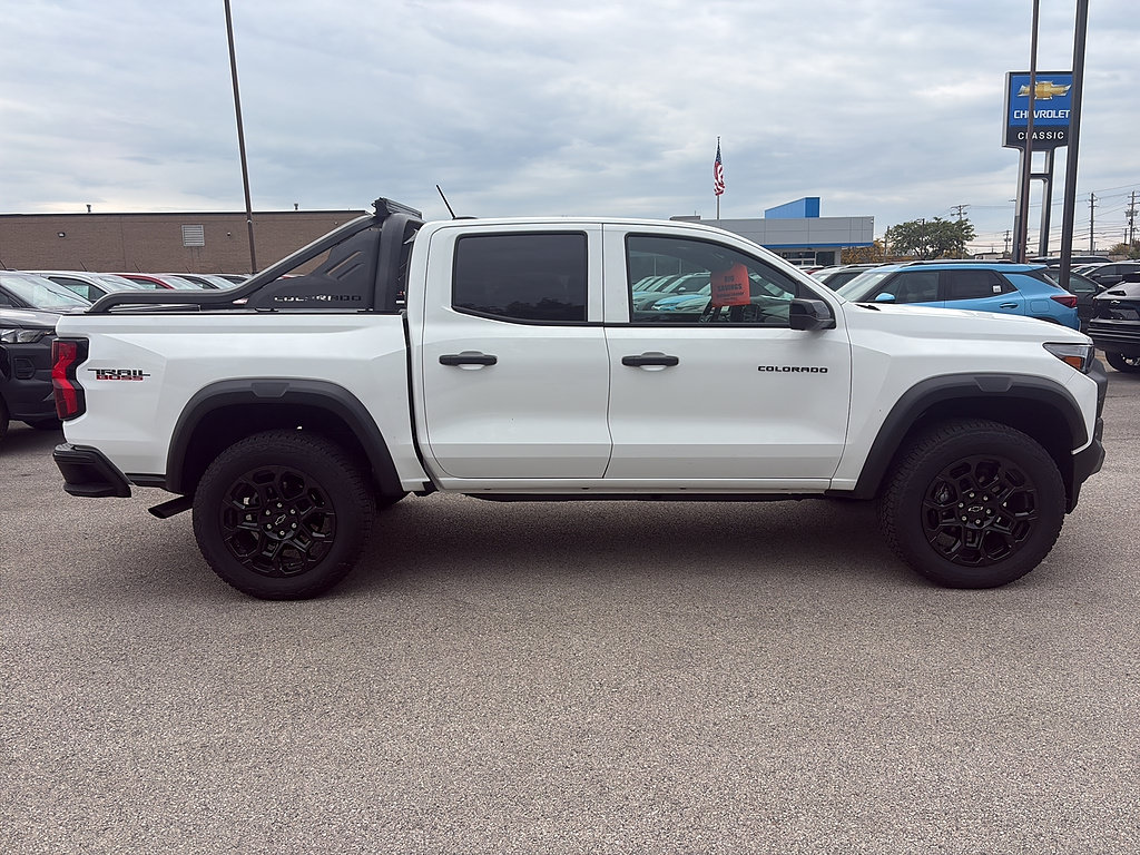 New 2026 Chevrolet Colorado Trail Boss w/ Midnight Edition AWD/4WD image 7