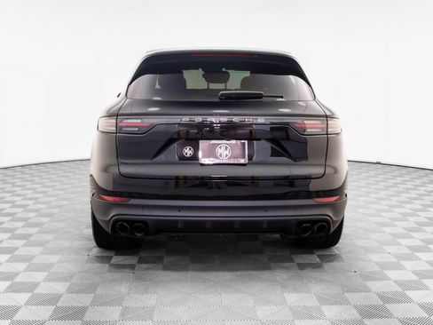 Used 2022 Porsche Cayenne Platinum Edition image 10