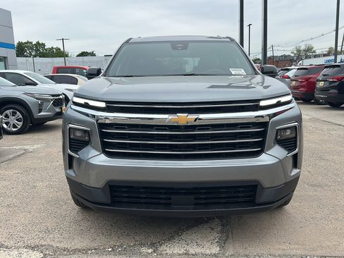 New 2026 Chevrolet Traverse LT w/ Sun and Wheel Package AWD/4WD image 3