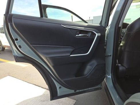Used 2022 Toyota RAV4 XLE Premium image 12