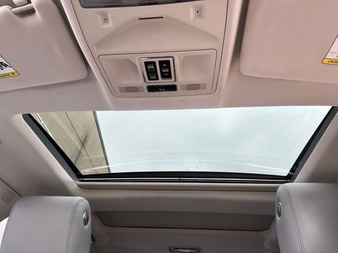 Used 2013 Jaguar XJ image 14