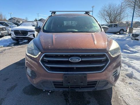 Used 2017 Ford Escape SE w/ SE Sport Appearance Package image 10