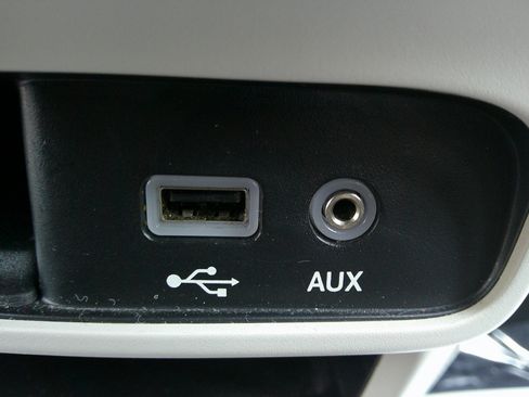 Used 2018 Chrysler Pacifica Touring Plus w/ Tire & Wheel Group image 29