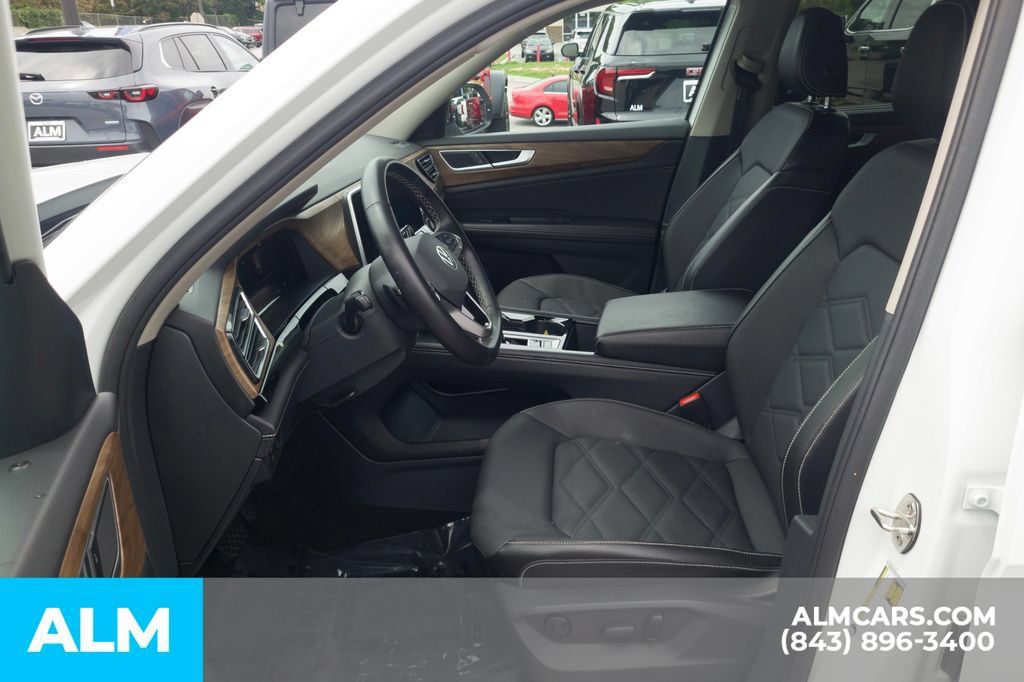 Used 2025 Volkswagen Atlas SE FWD image 16