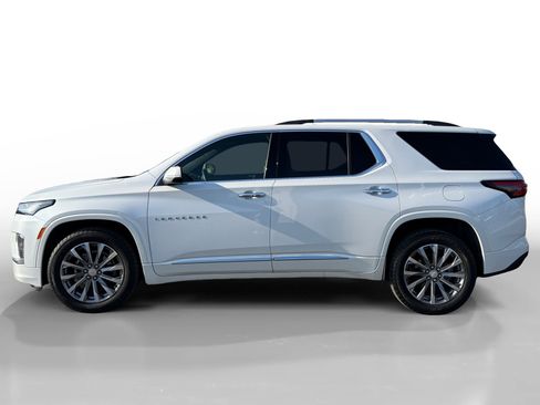 Used 2023 Chevrolet Traverse Premier image 2