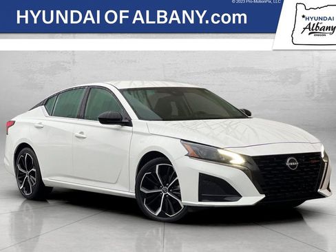 Used 2023 Nissan Altima 2.5 SR image 1