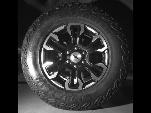 Used 2022 Chevrolet Silverado 1500 ZR2 AWD/4WD image 15