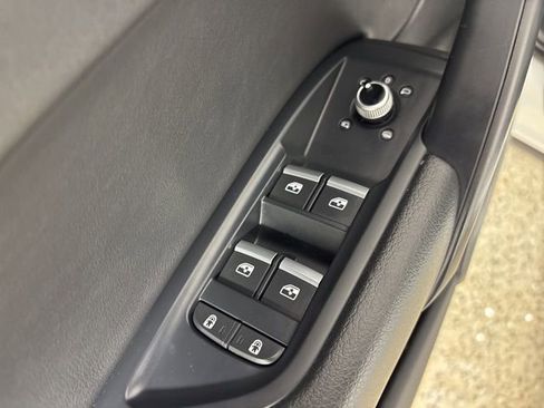 Used 2023 Audi Q5 2.0T Premium w/ Convenience Package image 38