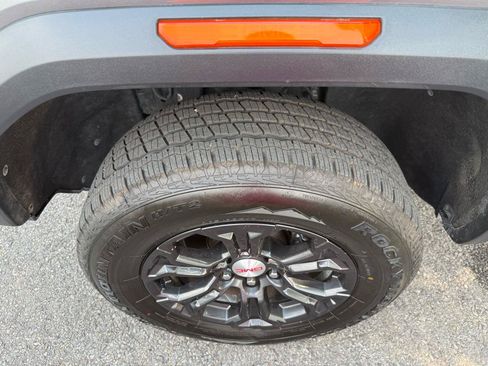 Used 2023 GMC Canyon Elevation w/ Elevation Premium Package RWD image 43