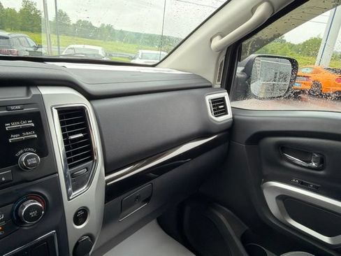 Used 2017 Nissan Titan 4x4 Crew Cab image 22