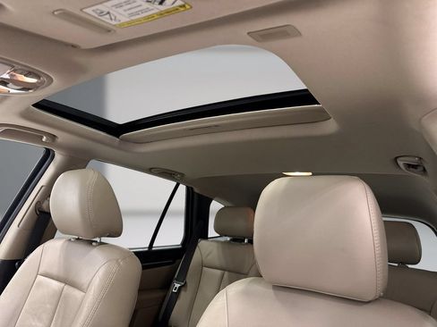 Used 2010 Hyundai Santa Fe Limited w/ Navigation Pkg 4 FWD image 17