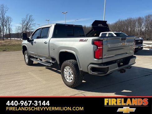 Used 2024 Chevrolet Silverado 3500 High Country w/ Technology Package image 4
