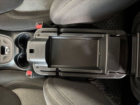 Used 2018 Jeep Cherokee Latitude w/ Cold Weather Group image 26