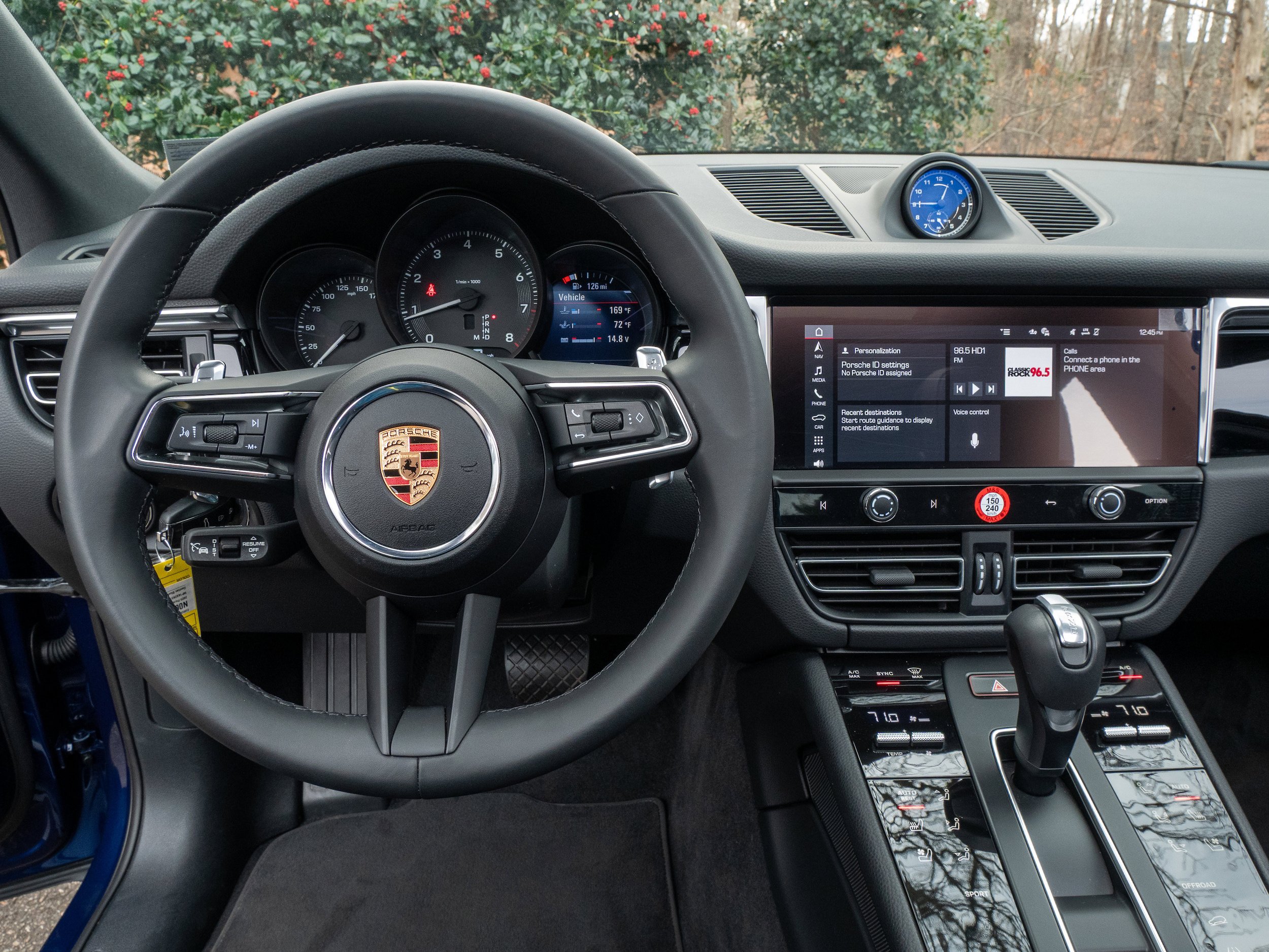 Certified 2025 Porsche Macan AWD/4WD image 23