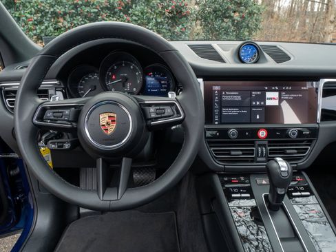 Used 2025 Porsche Macan image 23