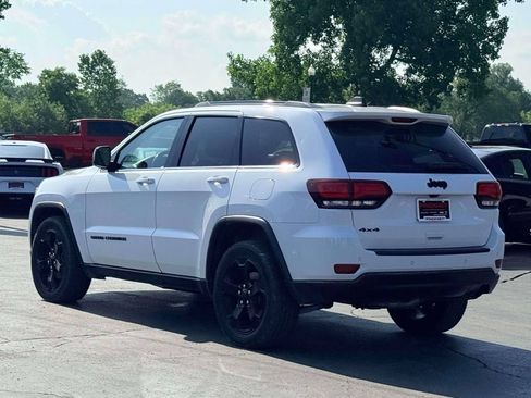 Used 2019 Jeep Grand Cherokee Laredo AWD/4WD image 9