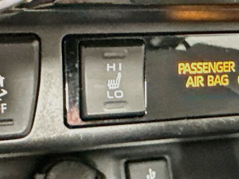 Used 2022 Toyota RAV4 XLE Premium AWD/4WD image 20