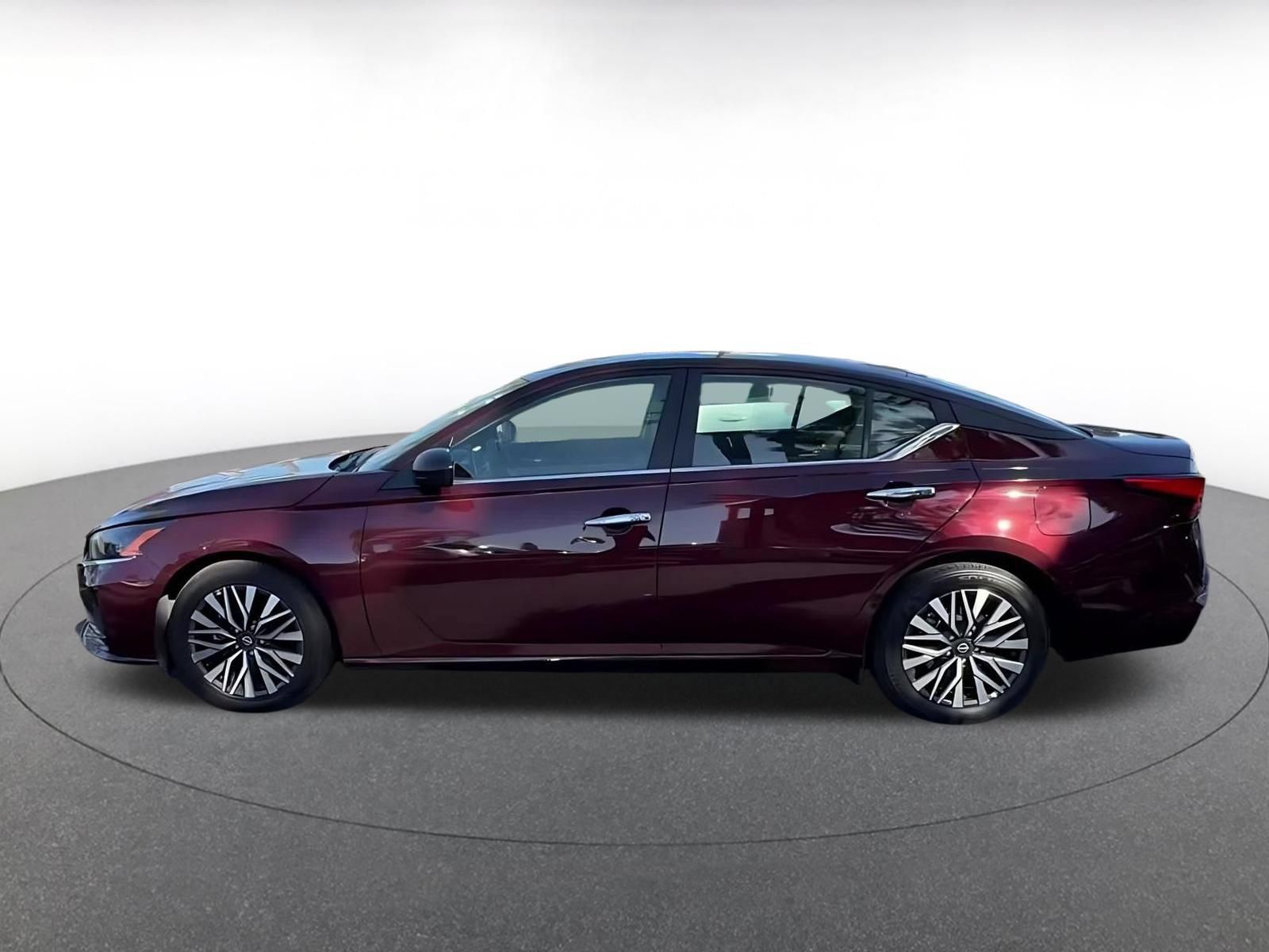 Used 2025 Nissan Altima 2.5 SV FWD image 7
