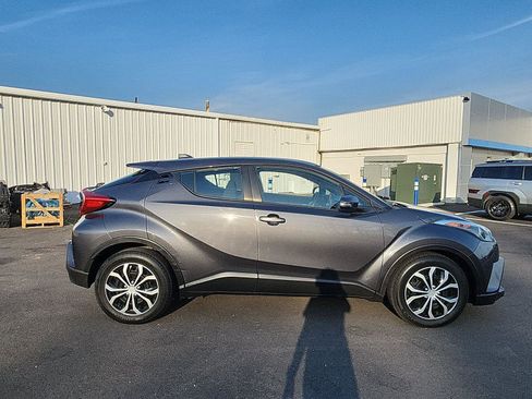 Used 2019 Toyota C-HR LE image 6