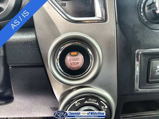 Used 2017 Nissan Titan SV AWD/4WD image 17