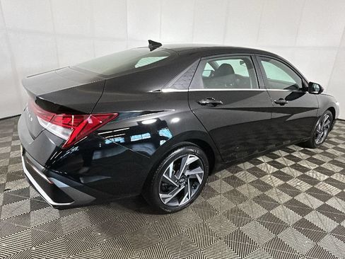 Certified 2024 Hyundai Elantra SEL w/ Convenience Package FWD image 3