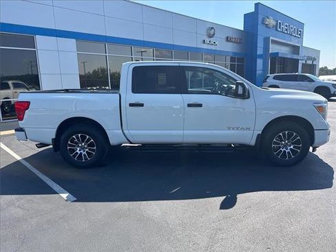 Used 2024 Nissan Titan SV w/ SV Convenience Package image 6