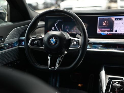 Used 2023 BMW 760i xDrive AWD/4WD image 25