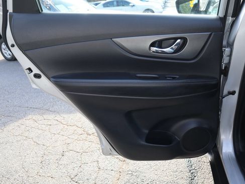 Used 2016 Nissan Rogue S FWD image 10