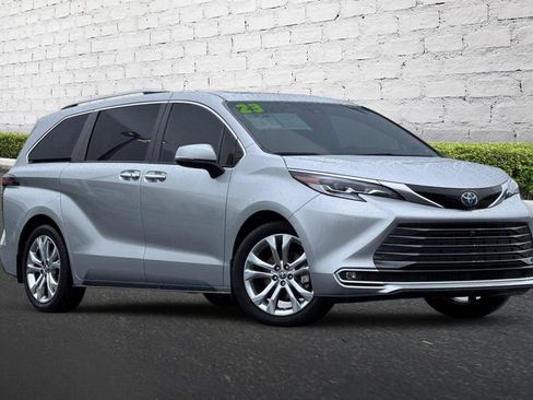 Used 2023 Toyota Sienna Platinum image 2