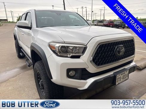Used 2019 Toyota Tacoma TRD Off-Road w/ Technology Package image 3