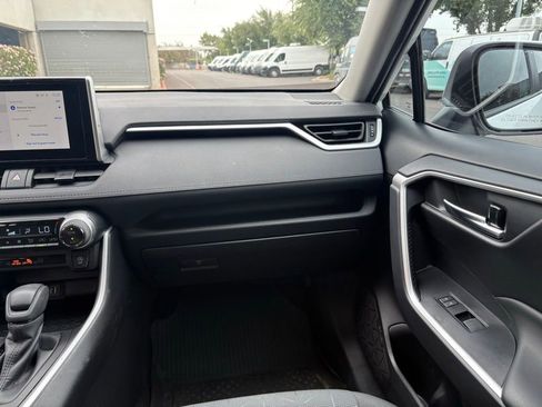 Used 2023 Toyota RAV4 XLE AWD/4WD image 7