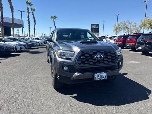 Used 2020 Toyota Tacoma TRD Sport w/ Technology Package RWD image 3