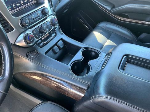 Used 2019 Chevrolet Suburban LT AWD/4WD image 18