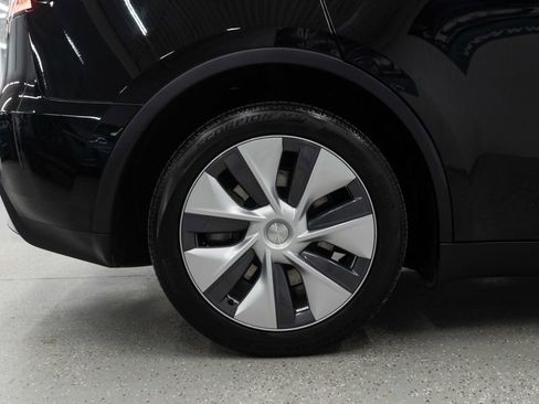 Used 2024 Tesla Model Y Long Range image 31