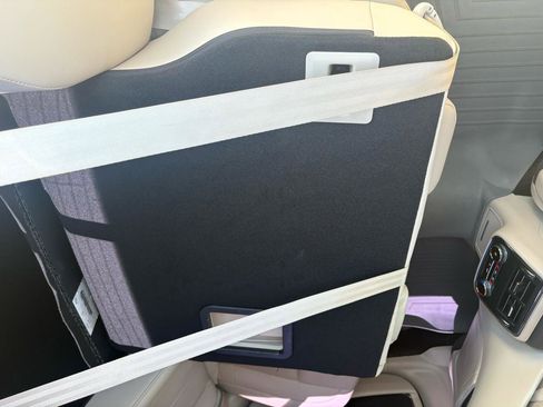 Used 2018 Lincoln Continental Reserve w/ Continental Climate Package AWD/4WD image 42