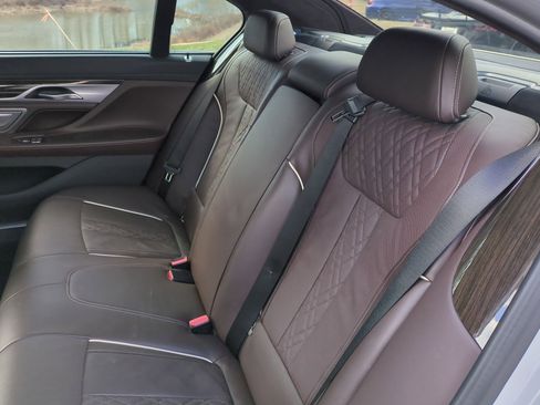 Certified 2022 BMW 740i w/ Premium Package image 31