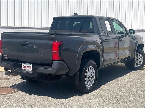 Used 2025 Toyota Tacoma SR5 image 17