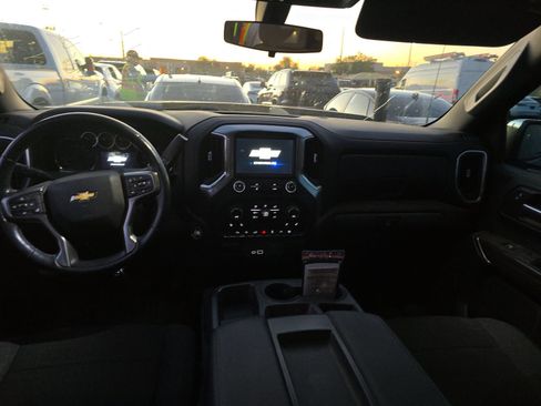 Used 2021 Chevrolet Silverado 1500 LT w/ Convenience Package II AWD/4WD image 13