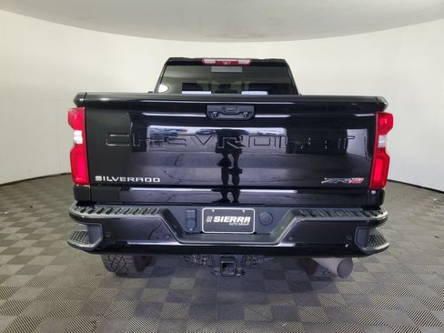 Used 2024 Chevrolet Silverado 2500 ZR2 w/ Technology Package AWD/4WD image 5