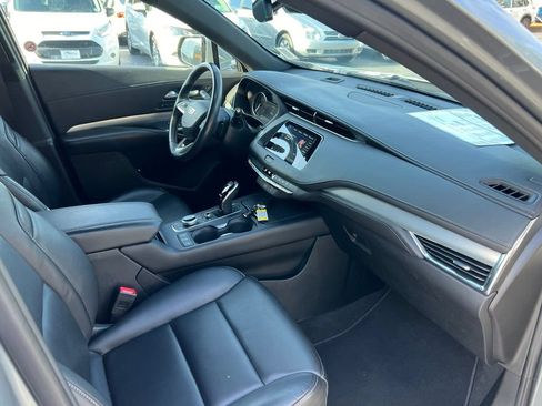 Used 2023 Cadillac XT4 Premium Luxury FWD image 16