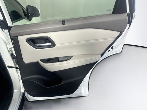 Used 2023 Nissan Rogue SV w/ SV Premium B Package FWD image 30