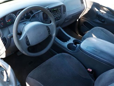 Used 2002 Ford Expedition XLT image 6