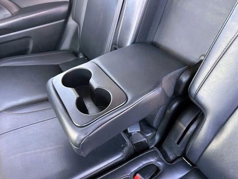 Used 2019 Toyota Highlander XLE image 11